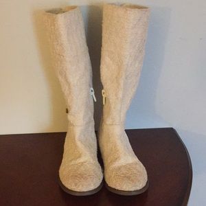 Joyfolie size 10 boots off cream color
